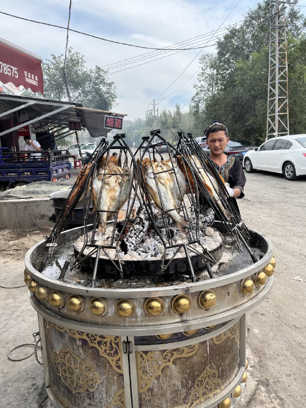 尽早去研究一个人就能干的项目尽早去搭建自己的赚钱小生意尽早去练就一个赚钱的硬本事然后，持续赚钱，并去放大比起赚的猛，赚的持久更重要，做一步，看三步，人有远虑才无近忧我不上班8年，靠自己的赚钱系统全款买了房和车养活全家全国旅居，靠的就是赚持久的钱
