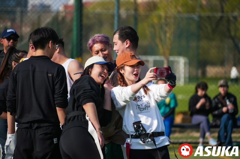 一个可能有用的爱好变现方法论：我简介里挂着的那个Asuka橄榄球俱乐部，其实现在不怎么打了