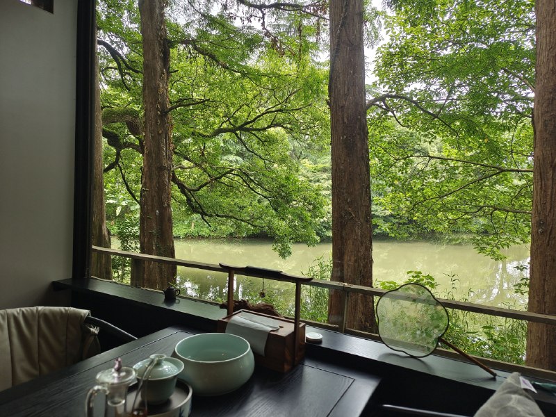 来一家西湖边的茶室谈合作藏在西湖边的树林里理想的隐市氛围从中午聊到晚上持续碰撞新的想法和合作机会好的环境也会激发好的状态来一家西湖边的茶室谈合作藏在西湖边的树林里理想的隐市氛围从中午聊到晚上持续碰撞新的想法和合作机会好的环境也会激发好的状态