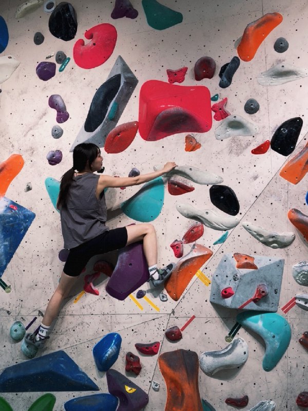 看起来，我每天在家发发朋友圈，就有客户找上门，挣钱很