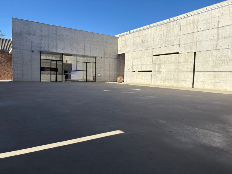 要不忘初心啊！我一路逃离小县城，又不想受上班的折磨，坚持自由职业，不就是为了享受在工作日晒太阳吃个漂亮饭这样的生活吗！Enjoy !让那些评判我“不够这样、太过那样”的声音统统消失