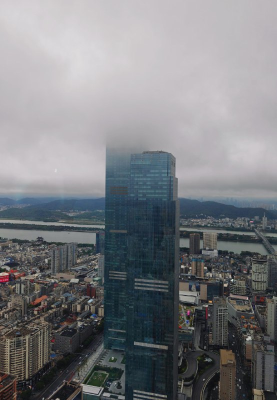 自由职业并不自由不需要上班=随时随地都要工作哈哈哈比如，为了匹配新人小伙伴的自由周末也要过来讲课