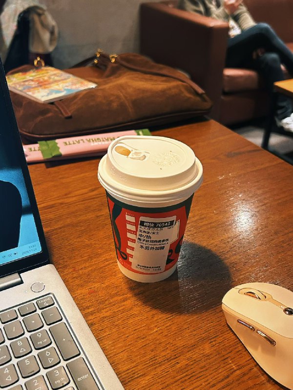 🤎和朋友一起星巴克办公🤎和朋友一起星巴克办公