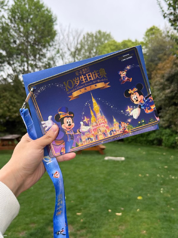 最近挺累的，这种累是打破了我原本松弛散漫的生活方式，之前我每天只做两件事，一个是健身，一个是拍摄或者剪辑