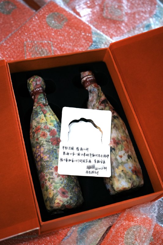 七跳跳今天帮我打包搬货理货忙一头汗我还挺感动的，心想养儿千日，用儿一时谁知完了他突然跑过来很认真的问我：“你给我多少钱？”我说，什么钱？这时他又重复了一遍：“这么多全部都是我搬的，我腰都累疼了，你给我电话手表转多少钱工资？”最后是打包一个5毛钱，转了11.5元钱七跳跳今天帮我打包搬货理货忙一头汗我还挺感动的，心想养儿千日，用儿一时谁知完了他突然跑过来很认真的问我：“你给我多少钱？”我说，什么钱？这时他又重复了一遍：“这么多全部都是我搬的，我腰都累疼了，你给我电话手表转多少钱工资？”最后是打包一个5毛钱，转了11.5元钱