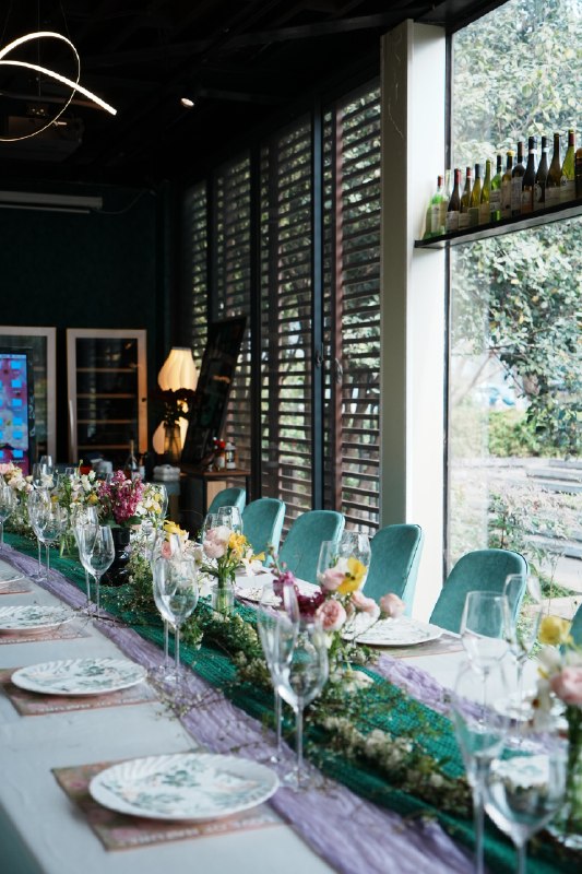 给你们看南姐今天有多美在自己的工作室，从桌面布置，酒水，食物，PPT自己一手操刀完成给你们看南姐今天有多美在自己的工作室，从桌面布置，酒水，食物，PPT自己一手操刀完成