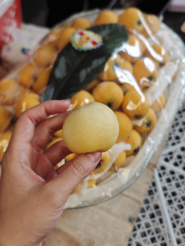 以前一直不敢碰水果批发市场，因为水太深了但这次排面了！和杭州勾庄市场达成了官方合作，市场负责人直接带着，到最好的供应商那里看货，帮我们把关价格、协助品控一直在舒适区做内容、做社群的我们，5 月过后，即将迎来重大版本迭代，挑战不擅长但足够有意思的方式（p3 太好笑了，感觉可以拍龙王赘婿了）以前一直不敢碰水果批发市场，因为水太深了但这次排面了！和杭州勾庄市场达成了官方合作，市场负责人直接带着，到最好的供应商那里看货，帮我们把关价格、协助品控一直在舒适区做内容、做社群的我们，5 月过后，即将迎来重大版本迭代，挑战不擅长但足够有意思的方式（p3 太好笑了，感觉可以拍龙王赘婿了）