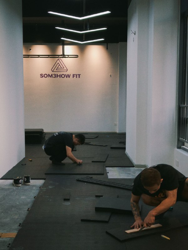 铺完地垫之后总算不像工地了！实体创业装修的每一天都能逼死一千个选择困难症/完美主义者，合作愉快，三好教练们！铺完地垫之后总算不像工地了！实体创业装修的每一天都能逼死一千个选择困难症/完美主义者，合作愉快，三好教练们！