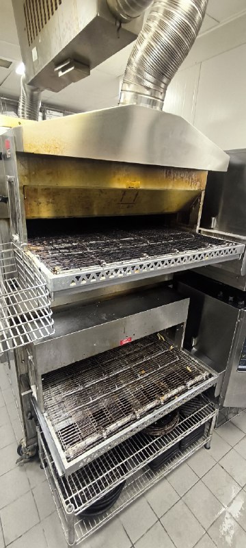 13个小时，两台烤炉，一个油烟机，两台空调，24个出风口………跟人打交道的工作做久了需要做一些这种清净的工作换换脑子，因为不可控的事情经历的太多以后容易对自我产生怀疑和否定