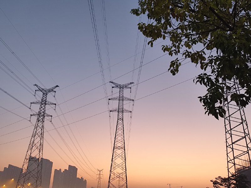 跑完步拉伸时，耳机里在放《裂缝中的阳光》