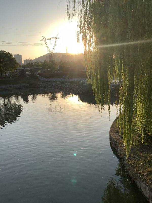 今日份电量充满🈶️晒了 逛了 日落看了跑了 6 公里✌️今日份电量充满🈶️晒了 逛了 日落看了跑了 6 公里✌️