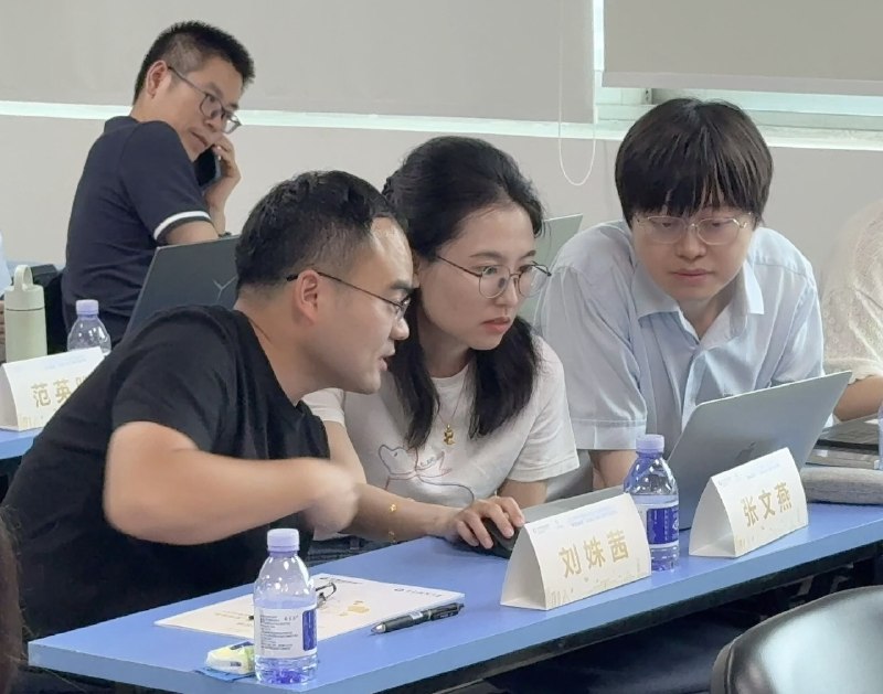 建行两天 AI 实操培训结束，因为他们之前用过 work buddy，以及二十多位都是支行行长、副行长、支行总经理、副总经理，主动性非常强，探索欲很强，实操效果也很不错，而且还是在银行非常多数据安全限制的前提下学习 AI，不管是自主学习还是培训，主动性基本都是最重要的点建行两天 AI 实操培训结束，因为他们之前用过 work buddy，以及二十多位都是支行行长、副行长、支行总经理、副总经理，主动性非常强，探索欲很强，实操效果也很不错，而且还是在银行非常多数据安全限制的前提下学习 AI，不管是自主学习还是培训，主动性基本都是最重要的点