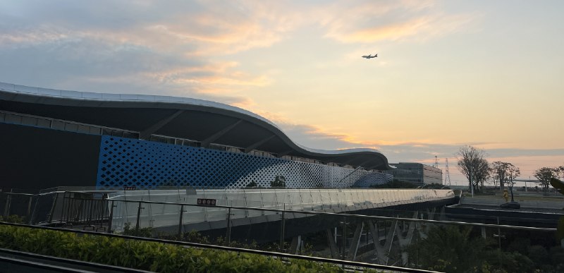 上次住酒店815，这次房间215，展会位置15A05，出来滴滴尾号815，今天，呵呵12月15，🤔明天空气船®初登场