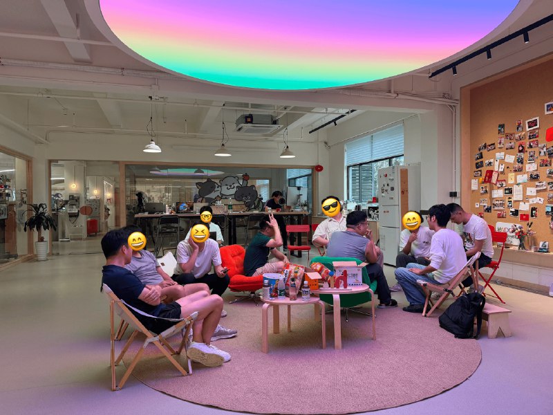 #疯狂星期四深圳场 上午的暴雨也无法阻挡大家的热情，先去吃饭了，下午继续畅聊 😘#疯狂星期四深圳场 上午的暴雨也无法阻挡大家的热情，先去吃饭了，下午继续畅聊 😘