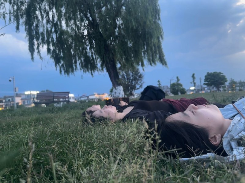 在洱海边的草坪上躺着好舒服呀🥳🤩😍