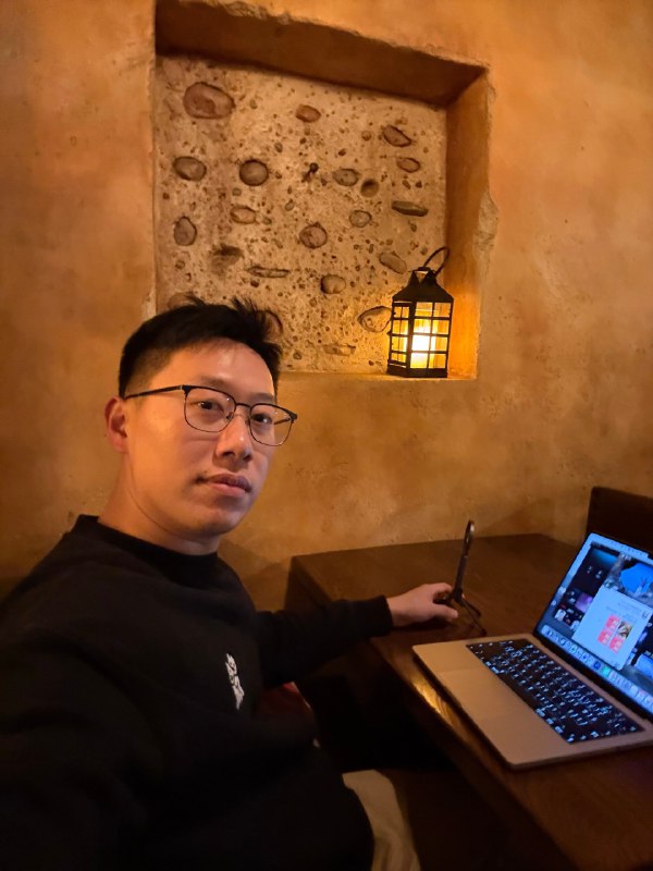 刚在加勒比海盗的餐厅坐下，那个片区就我和另一个男生，分别坐在两个角落，我一顿拍视频，然后他突然走过来，问我是不是续费年卡了，他是我的粉丝，一直看我的视频😂😂😂刚在加勒比海盗的餐厅坐下，那个片区就我和另一个男生，分别坐在两个角落，我一顿拍视频，然后他突然走过来，问我是不是续费年卡了，他是我的粉丝，一直看我的视频😂😂😂