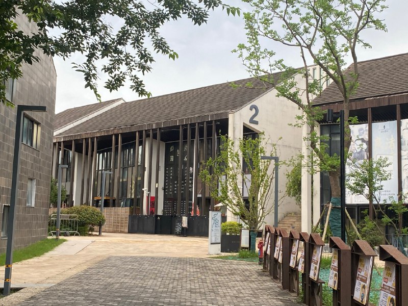 跟着台风来沪杭，和杭州热情的朋友聊了很多，认识了很多大佬，去了良渚看看数字游民的生活，今天刚到上海暴雨就来啦，明天chinajoy去偶遇一下各位佬～跟着台风来沪杭，和杭州热情的朋友聊了很多，认识了很多大佬，去了良渚看看数字游民的生活，今天刚到上海暴雨就来啦，明天chinajoy去偶遇一下各位佬～