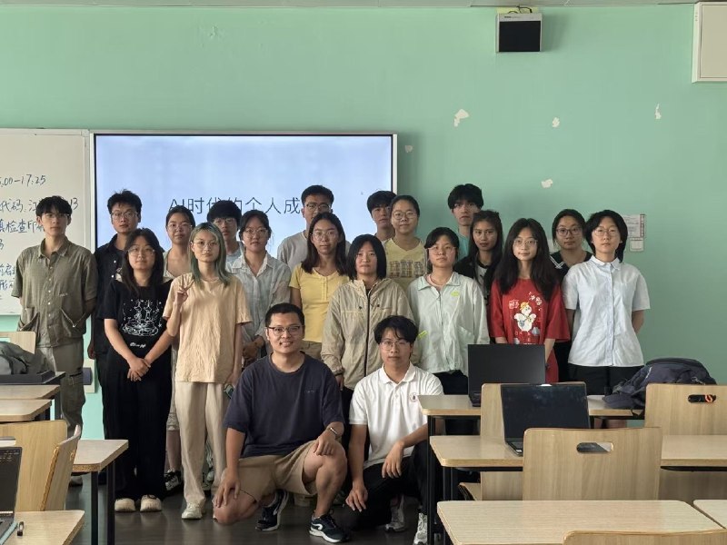 很开心同学们的认可，毕业十年后，重新回到讲台上倚老卖老，感觉很赞很开心同学们的认可，毕业十年后，重新回到讲台上倚老卖老，感觉很赞