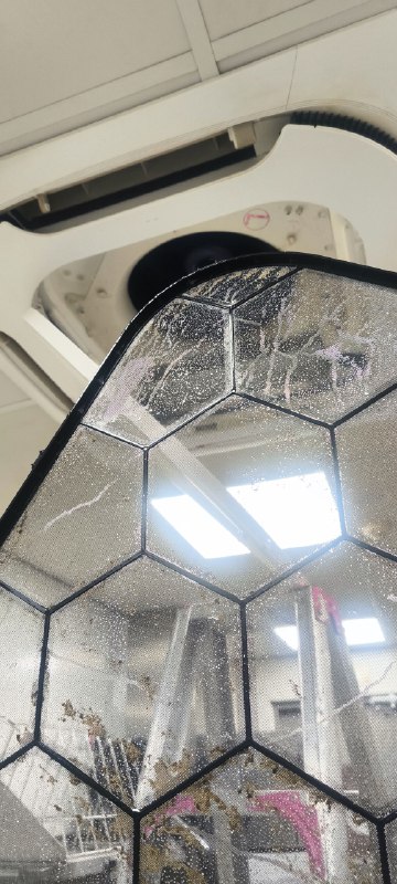 13个小时，两台烤炉，一个油烟机，两台空调，24个出风口………跟人打交道的工作做久了需要做一些这种清净的工作换换脑子，因为不可控的事情经历的太多以后容易对自我产生怀疑和否定