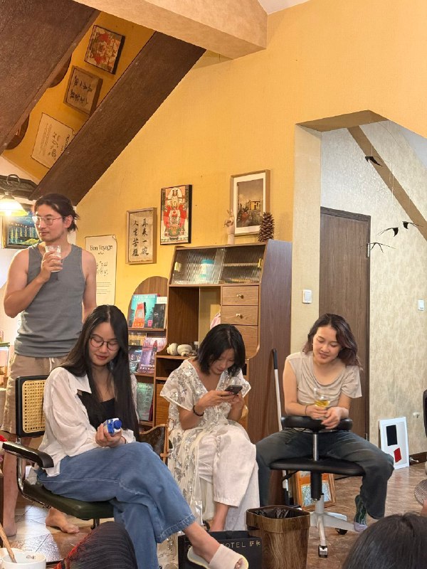 小豹离职第一天，就在家里办了一个自由职业者茶话会+给哈利波特庆祝45岁生日宴
