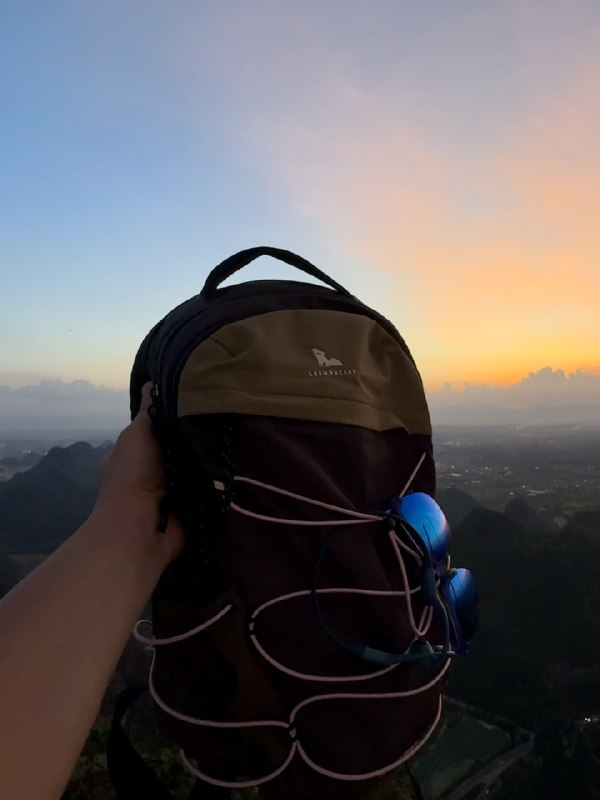 每天都能收到好多来自世界各地的自发返图！背包的、笔记本的、袜子的、帽子的，各种各样