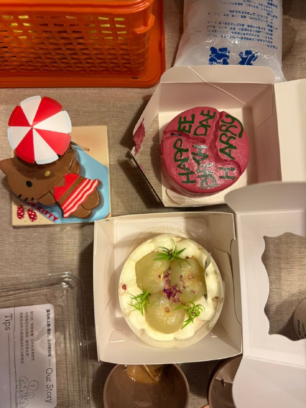 小豹离职第一天，就在家里办了一个自由职业者茶话会+给哈利波特庆祝45岁生日宴