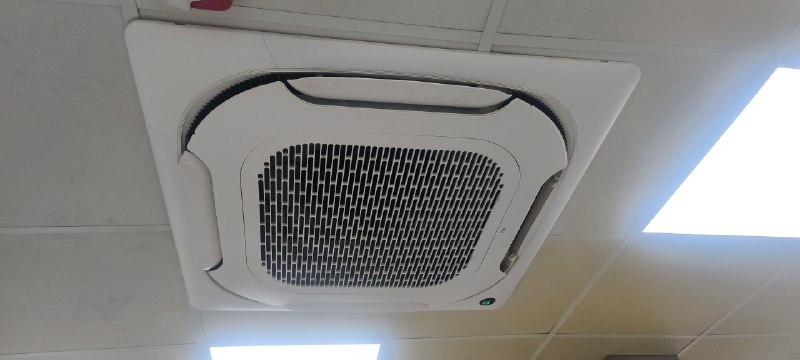 13个小时，两台烤炉，一个油烟机，两台空调，24个出风口………跟人打交道的工作做久了需要做一些这种清净的工作换换脑子，因为不可控的事情经历的太多以后容易对自我产生怀疑和否定