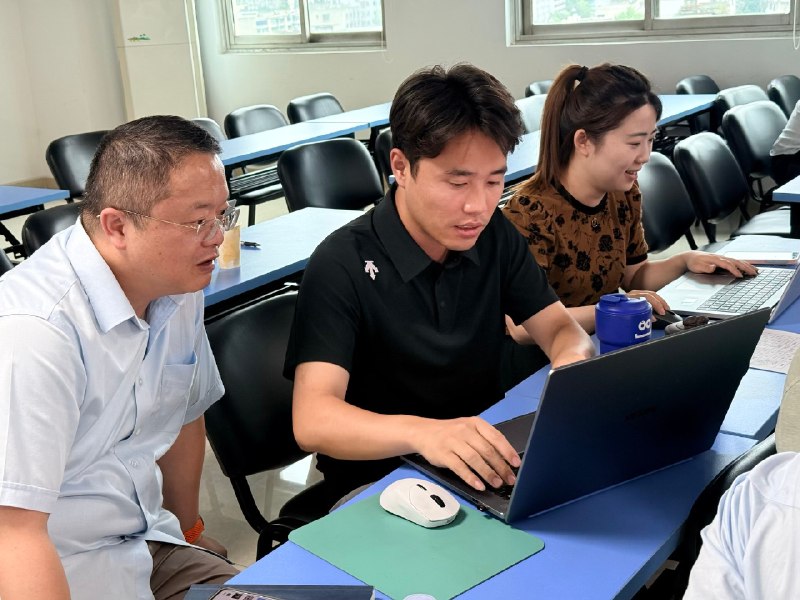 建行两天 AI 实操培训结束，因为他们之前用过 work buddy，以及二十多位都是支行行长、副行长、支行总经理、副总经理，主动性非常强，探索欲很强，实操效果也很不错，而且还是在银行非常多数据安全限制的前提下学习 AI，不管是自主学习还是培训，主动性基本都是最重要的点建行两天 AI 实操培训结束，因为他们之前用过 work buddy，以及二十多位都是支行行长、副行长、支行总经理、副总经理，主动性非常强，探索欲很强，实操效果也很不错，而且还是在银行非常多数据安全限制的前提下学习 AI，不管是自主学习还是培训，主动性基本都是最重要的点