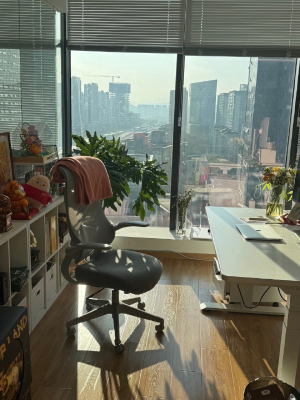 做博主使人整洁，每次拍摄都要大扫除本来想睡个午觉起来写脚本，一觉醒来4点半，天塌了…做博主使人整洁，每次拍摄都要大扫除本来想睡个午觉起来写脚本，一觉醒来4点半，天塌了…