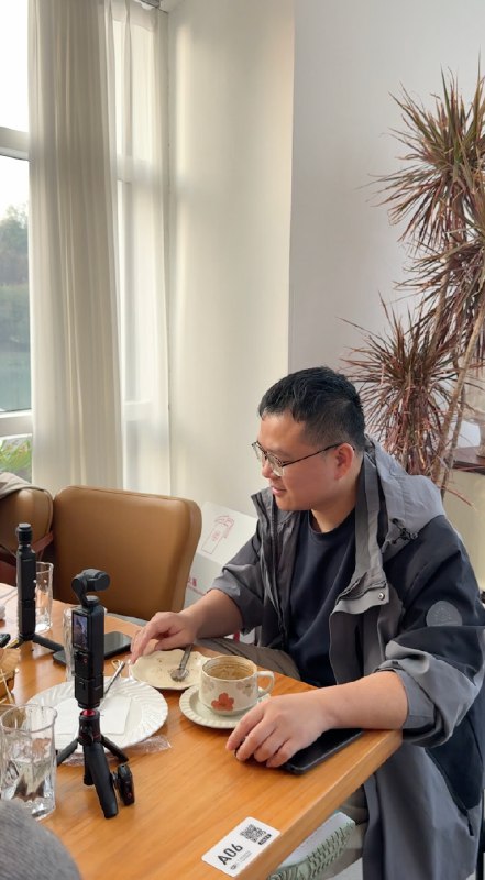 见了做外贸23年的大麦哥，他说自己每年有150天在外面学习，我真惊呆了……聊起我们这行的机构，参哥、波波、肖厂长、周百见……他是如数家珍，比我了解多了，毕竟他是真学过～不得不说，真的太拼了，这让我想起之前同总说的，70、80后是极其努力奋斗的一代，什么都想自己干，什么也都会干见了做外贸23年的大麦哥，他说自己每年有150天在外面学习，我真惊呆了……聊起我们这行的机构，参哥、波波、肖厂长、周百见……他是如数家珍，比我了解多了，毕竟他是真学过～不得不说，真的太拼了，这让我想起之前同总说的，70、80后是极其努力奋斗的一代，什么都想自己干，什么也都会干