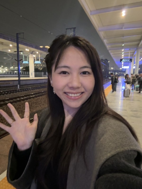 回上海啦～感谢杭州姐妹款待半天极限录了N条素材，全部是边吃饭边聊天出的topic，想到就顺素材立刻录，没有脚本没有文案，全是我们真实的人生经验