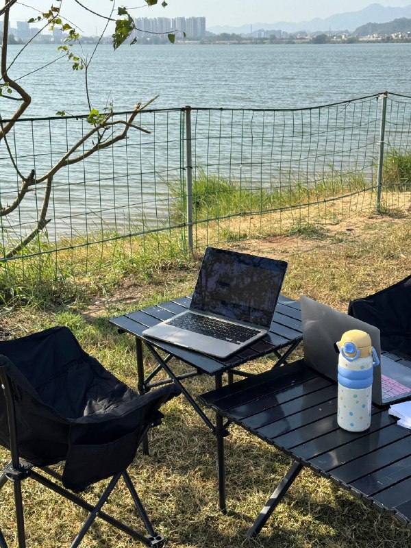 年度复盘：我的2025，只做对了两个事情1️⃣ 拥抱AI