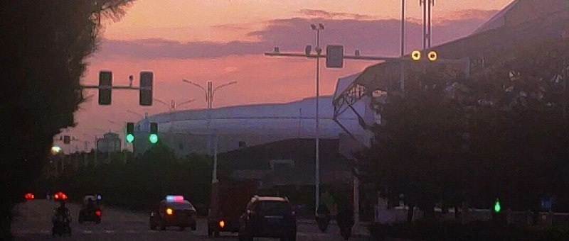 10.1复盘思考：很重要的提醒，让你完全理清做自媒体的赚钱思路（可惜5年前没人告诉我）在知乎看到一个问题：上班每个月的5000块工资，只能够我勉强活着，人生看不到希望，还要受领导辱骂，想自己出来干，希望过来人能给指条明路？任何人我都不建议基于这种心态，出来单干自媒体!做不起来的!甚至你可能都产出不了几篇内容，不赚钱，内耗都把你耗死了