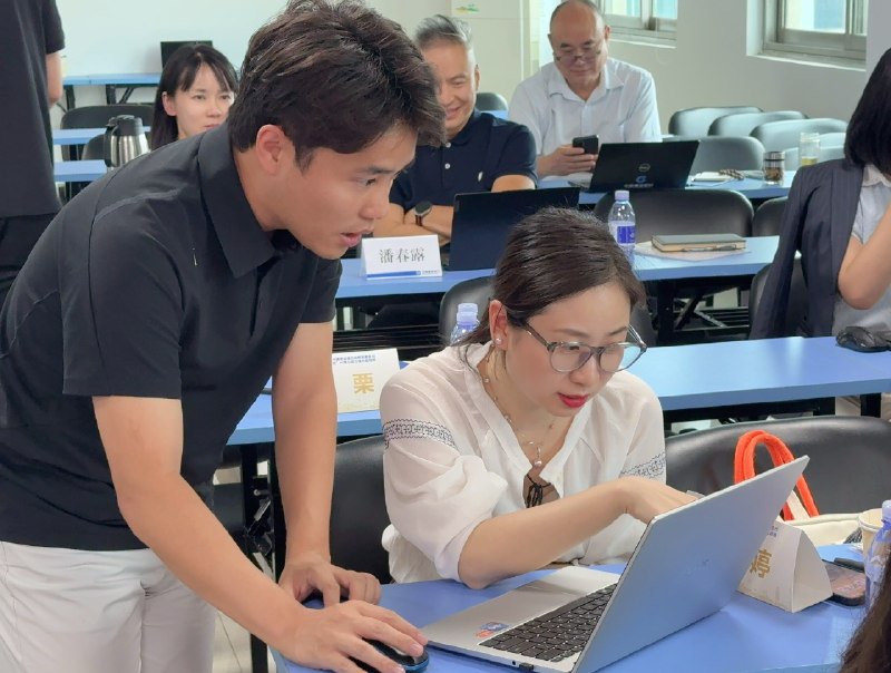 建行两天 AI 实操培训结束，因为他们之前用过 work buddy，以及二十多位都是支行行长、副行长、支行总经理、副总经理，主动性非常强，探索欲很强，实操效果也很不错，而且还是在银行非常多数据安全限制的前提下学习 AI，不管是自主学习还是培训，主动性基本都是最重要的点建行两天 AI 实操培训结束，因为他们之前用过 work buddy，以及二十多位都是支行行长、副行长、支行总经理、副总经理，主动性非常强，探索欲很强，实操效果也很不错，而且还是在银行非常多数据安全限制的前提下学习 AI，不管是自主学习还是培训，主动性基本都是最重要的点