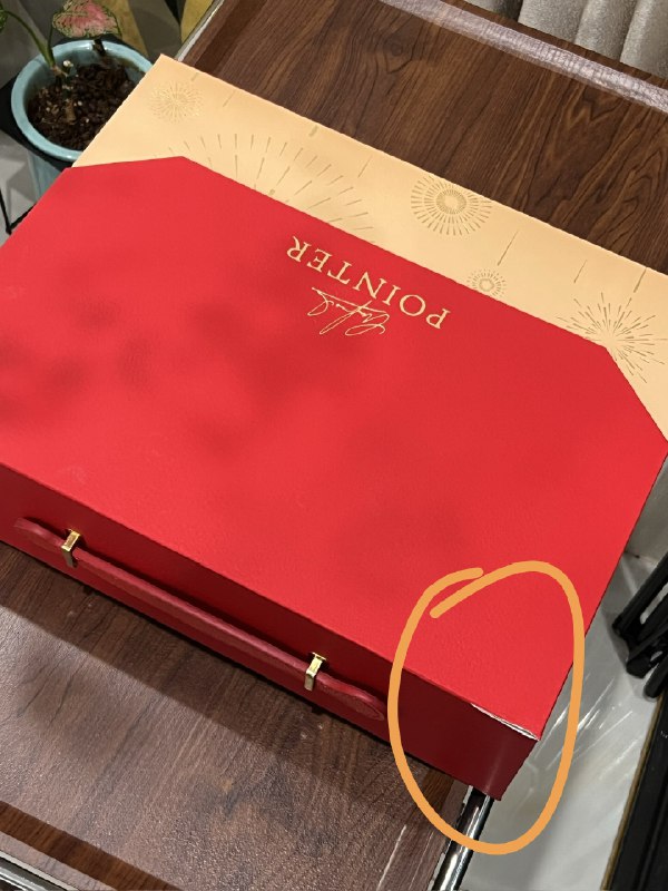 我还是有点小巧思的虽然破损了一点但还能凑合用当然，瑕疵就是瑕疵，额外收费是不合适的送！我还是有点小巧思的虽然破损了一点但还能凑合用当然，瑕疵就是瑕疵，额外收费是不合适的送！