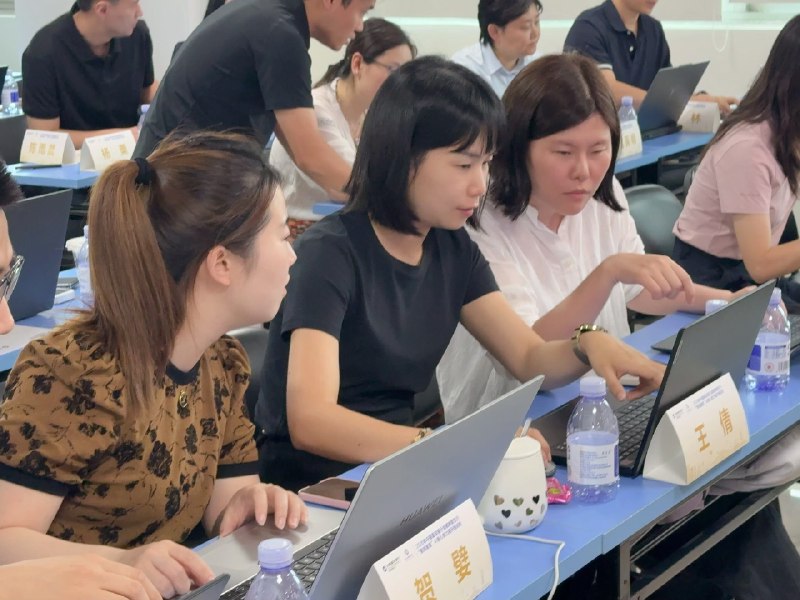 建行两天 AI 实操培训结束，因为他们之前用过 work buddy，以及二十多位都是支行行长、副行长、支行总经理、副总经理，主动性非常强，探索欲很强，实操效果也很不错，而且还是在银行非常多数据安全限制的前提下学习 AI，不管是自主学习还是培训，主动性基本都是最重要的点建行两天 AI 实操培训结束，因为他们之前用过 work buddy，以及二十多位都是支行行长、副行长、支行总经理、副总经理，主动性非常强，探索欲很强，实操效果也很不错，而且还是在银行非常多数据安全限制的前提下学习 AI，不管是自主学习还是培训，主动性基本都是最重要的点