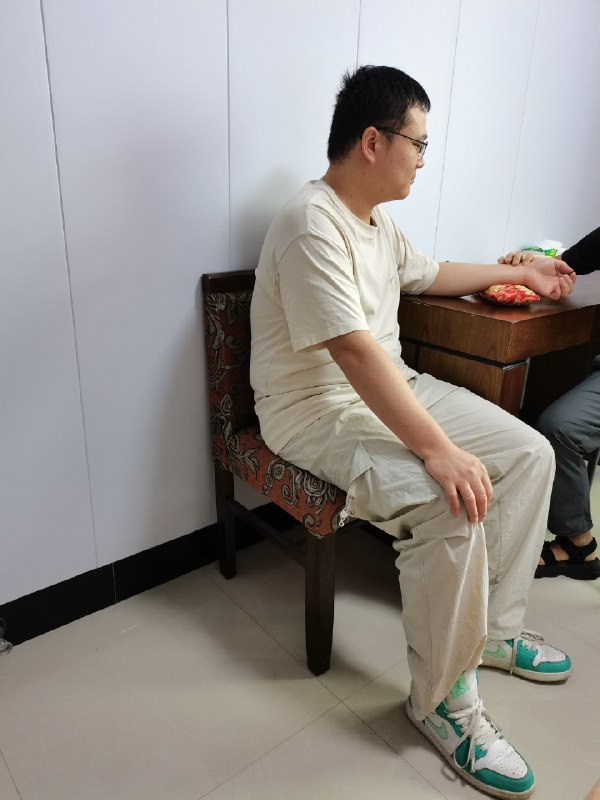 第一次接受正儿八经的中医把脉，期待他能看出点什么，又担心真看出什么[破涕为笑]