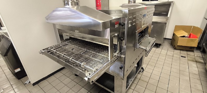 二手翻新之女生自用烤炉……早上过来把烤炉洗完，线路接好，开机测试了一下，完美