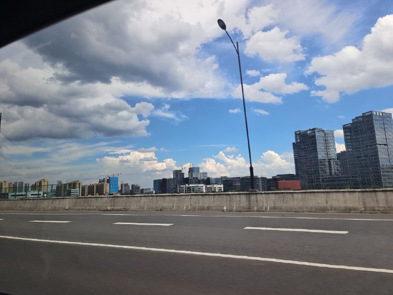 杭州太晒了着急出门，没看天气没涂防晒一出门就被晒到怀疑人生🥴还好朋友送了我次抛防晒救我狗命！前往苏州出差 ing给陪跑客户做交付🚄杭州太晒了着急出门，没看天气没涂防晒一出门就被晒到怀疑人生🥴还好朋友送了我次抛防晒救我狗命！前往苏州出差 ing给陪跑客户做交付🚄