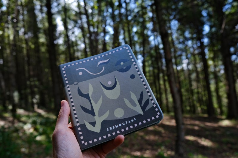 每天都能收到好多来自世界各地的自发返图！背包的、笔记本的、袜子的、帽子的，各种各样