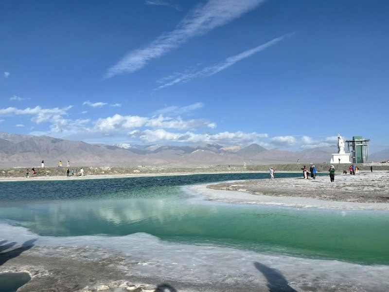 自驾青甘大环线，原本以为今天下雨只能窝在酒店好好工作了，没想到下午放晴了，去翡翠湖溜达了一圈，绝美，全部手机原图实拍，就是风太大太冷了，被吹成狗了自驾青甘大环线，原本以为今天下雨只能窝在酒店好好工作了，没想到下午放晴了，去翡翠湖溜达了一圈，绝美，全部手机原图实拍，就是风太大太冷了，被吹成狗了