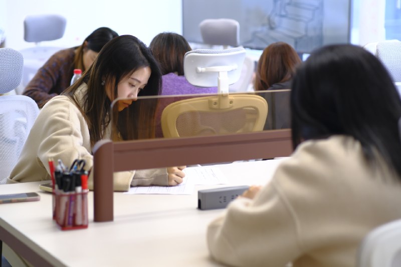 终于举办了自己的第一场线下课！开心：场域好 人匹配新发现： 与其说是线下课 不如说是工作坊/交流会更合适因为这是一个轻松、深度、流动的场域不是很重负担地学习 记笔记终于举办了自己的第一场线下课！开心：场域好 人匹配新发现： 与其说是线下课 不如说是工作坊/交流会更合适因为这是一个轻松、深度、流动的场域不是很重负担地学习 记笔记