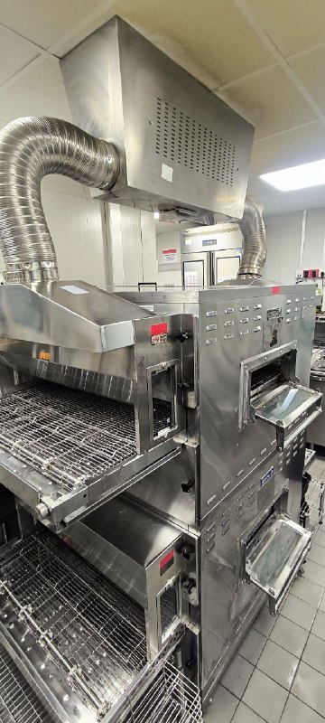 13个小时，两台烤炉，一个油烟机，两台空调，24个出风口………跟人打交道的工作做久了需要做一些这种清净的工作换换脑子，因为不可控的事情经历的太多以后容易对自我产生怀疑和否定