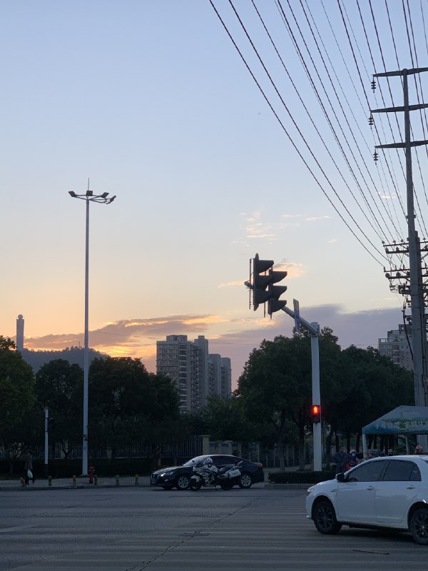 今日份电量充满🈶️晒了 逛了 日落看了跑了 6 公里✌️今日份电量充满🈶️晒了 逛了 日落看了跑了 6 公里✌️