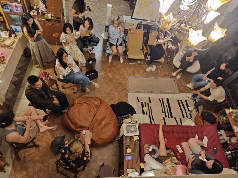 小豹离职第一天，就在家里办了一个自由职业者茶话会+给哈利波特庆祝45岁生日宴