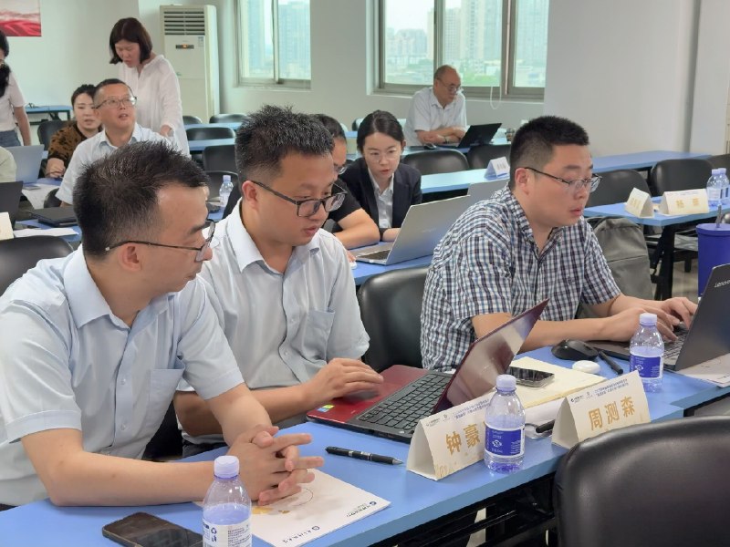 建行两天 AI 实操培训结束，因为他们之前用过 work buddy，以及二十多位都是支行行长、副行长、支行总经理、副总经理，主动性非常强，探索欲很强，实操效果也很不错，而且还是在银行非常多数据安全限制的前提下学习 AI，不管是自主学习还是培训，主动性基本都是最重要的点建行两天 AI 实操培训结束，因为他们之前用过 work buddy，以及二十多位都是支行行长、副行长、支行总经理、副总经理，主动性非常强，探索欲很强，实操效果也很不错，而且还是在银行非常多数据安全限制的前提下学习 AI，不管是自主学习还是培训，主动性基本都是最重要的点