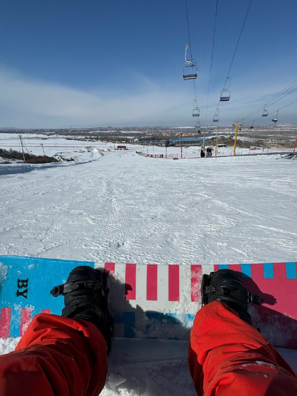 喜欢新疆作息，滑完一天雪还能来咖啡店工作到半夜喜欢新疆作息，滑完一天雪还能来咖啡店工作到半夜