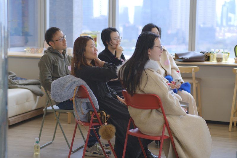 终于举办了自己的第一场线下课！开心：场域好 人匹配新发现： 与其说是线下课 不如说是工作坊/交流会更合适因为这是一个轻松、深度、流动的场域不是很重负担地学习 记笔记终于举办了自己的第一场线下课！开心：场域好 人匹配新发现： 与其说是线下课 不如说是工作坊/交流会更合适因为这是一个轻松、深度、流动的场域不是很重负担地学习 记笔记