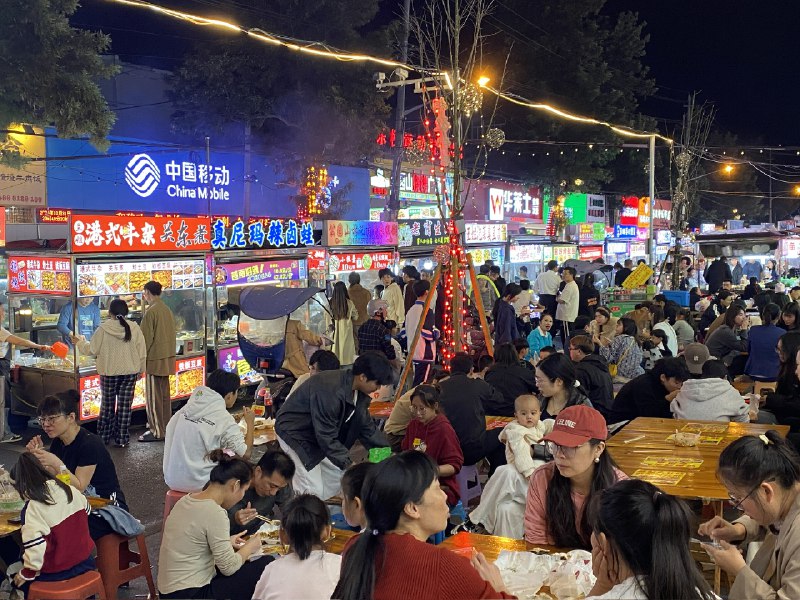 小镇的烟火气小镇的烟火气