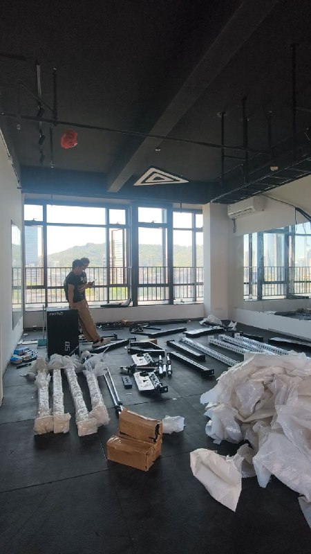 喜欢随手记录日常生活的习惯真的会救我千千万万次，昨天装飞鸟架子商家少发了两个关键零件，商家硬要说是我们自己弄丢了，结果我随手拍的一些视频素材把拆箱，零件数拍得清清楚楚